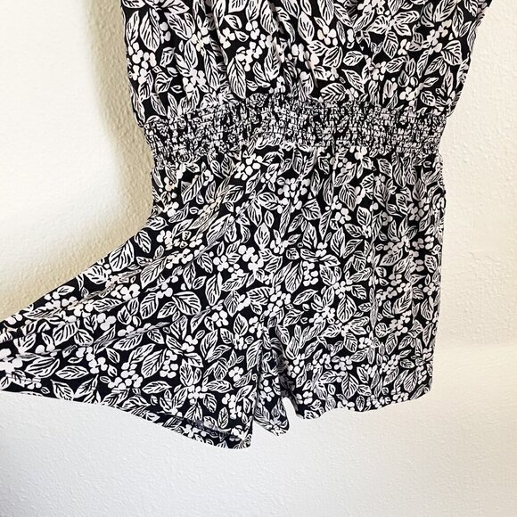 Michael Kors high rise smocked waist shorts romper black white floral size S - Picture 4 of 9